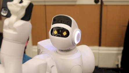 aeo-robot-je-dizajniran-da-patrolira-bolnicama-i-da-ih-dezinfikuje