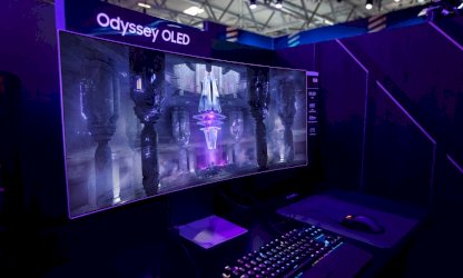 ultra-wide-monitor-u-oled-tehnologiji:-samsung-odyssey-g8-recenzija